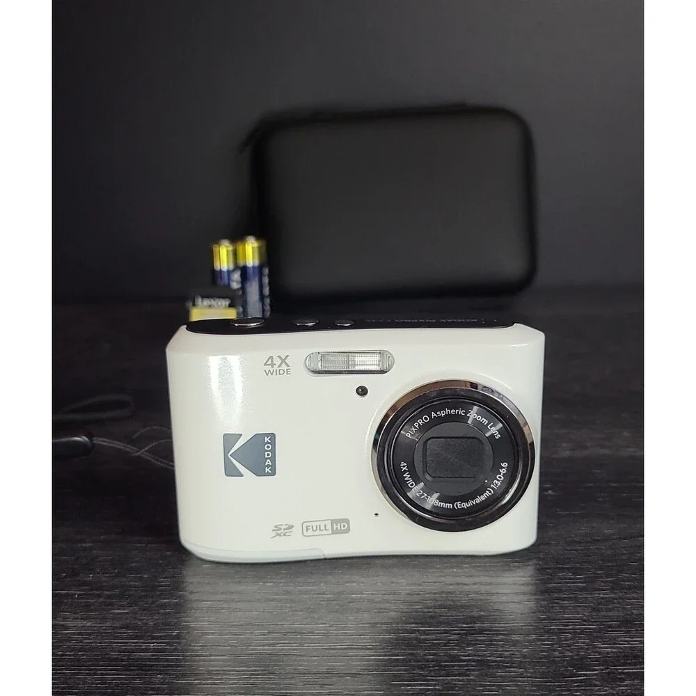 Kodak Pixpro FZ45 16MP HD Digital Camera White 16GB Bundle - Refurbished EX